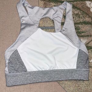 Body white with gray side panels and striped back panel sz M EUC